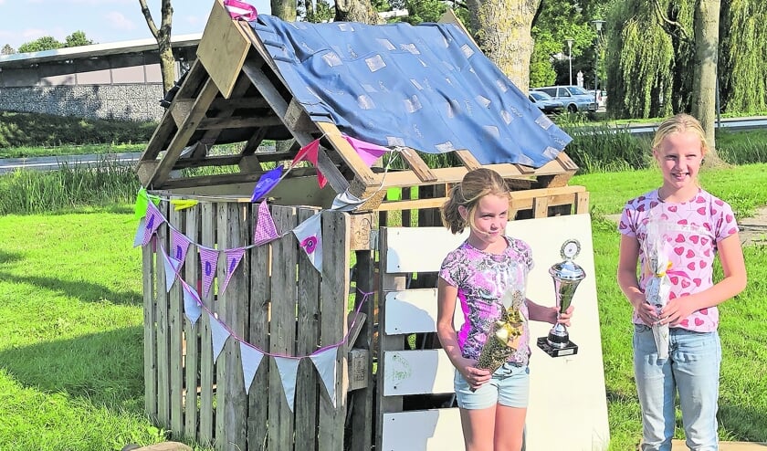 <p>Winnaars Huttendorp: Anoek en Femke.</p>