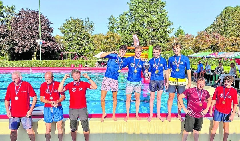 <p>De Pro-Sup-jongens namen de speciale wisselbeker in ontvangst. </p>