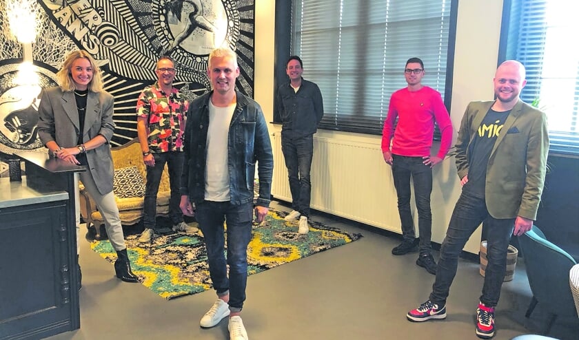 <p>De modeshow kun je zien op het YouTube kanaal van SINCE04 op donderdag 17 september vanaf 20.45 uur</p>