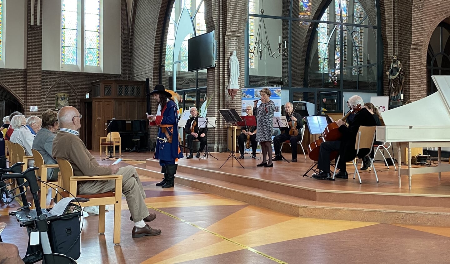 In de katholieke kerk was een concert van barok-ensemble Camerata Capelle, afgewisseld met verhalen over de lokale geschiedenis door Michiel van de Burgt.