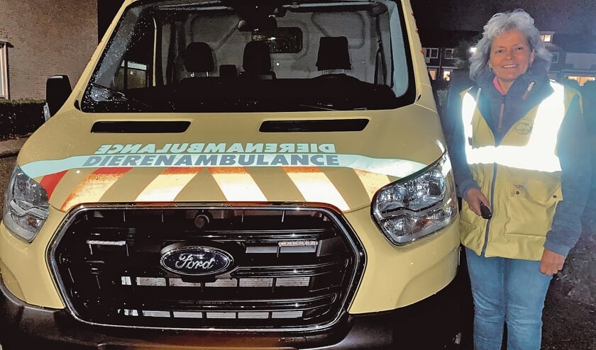 <p pstyle="BODY">Astrid rijdt twee keer per maand op de dierenambulance.<br>Dieren helpen - die zelf geen stem hebben - is haar passie.</p>