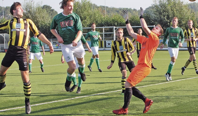 <p pstyle="BODY">Invaller Job Vloedgraven (12) scoort hier de winnende treffer voor Haastrecht.</p>