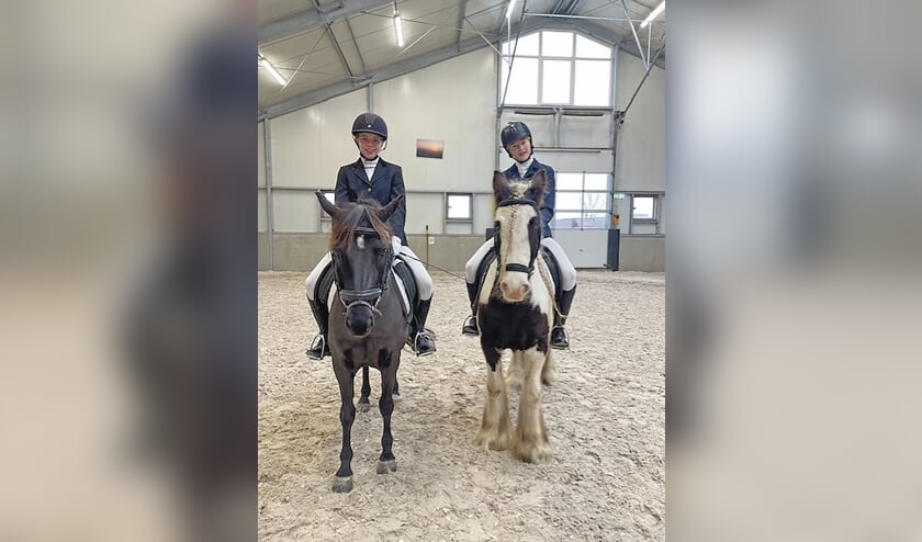 <p pstyle="BODY">Jacky Vonk op Zorro (links) en Danique Verheul op Skye (rechts).</p>