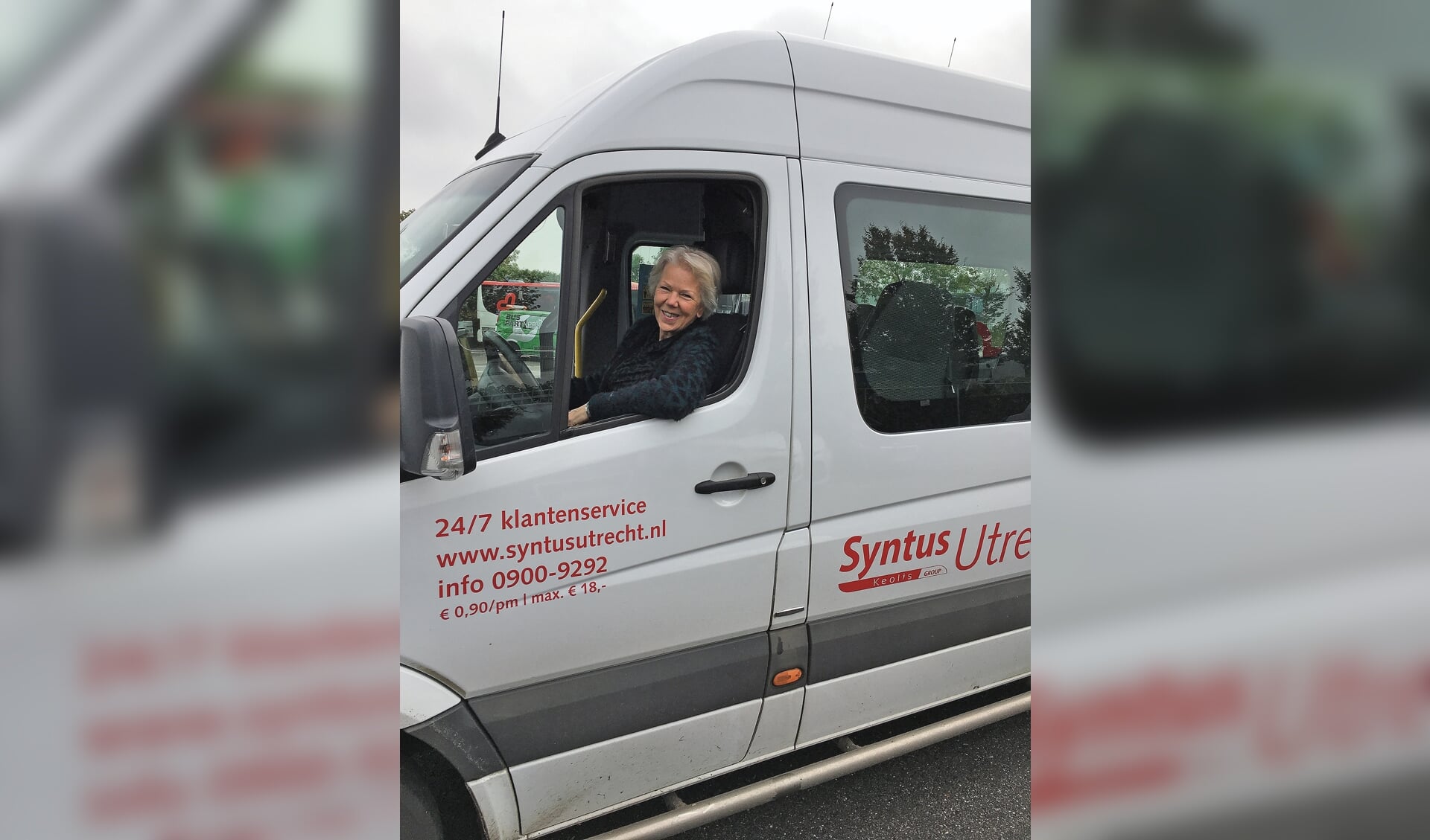 Vrouwelijke buschauffeur Marianne Hagoort rijdt graag op de Buurtbus.