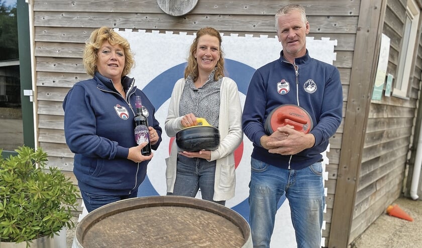 <p pstyle="BODY">Ike van den Pol, Judith Oostendorp en Frans van Lint kunnen niet wachten tot het curlingseizoen weer gaat beginnen.</p>