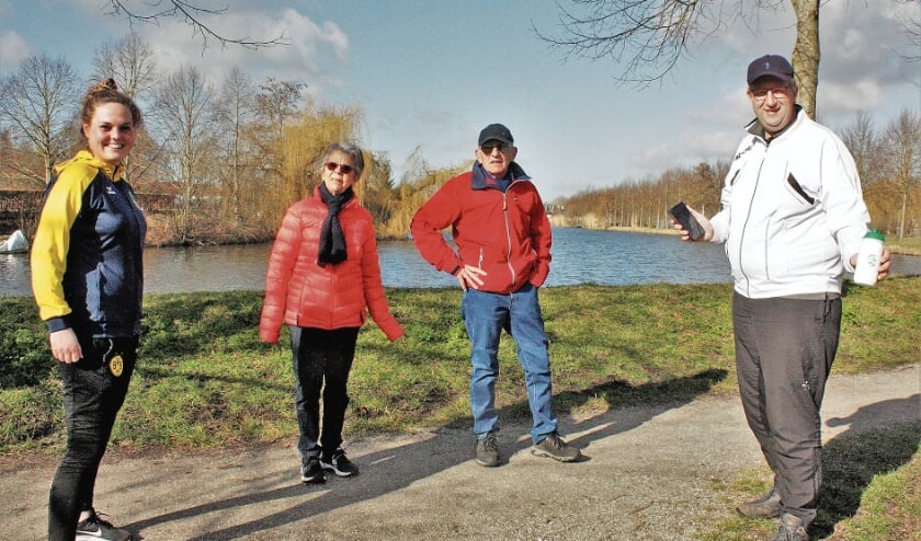 <p pstyle="BODY">Demi Sweep (Oudewater Vitaal) en John Echtelt (Montfoort Vitaal) troffen deze beide wandelaars op de Nieuwe Singel. Zij hadden geen extra aansporingen nodig. Wandelaars avant la lettre; zonder app.</p>