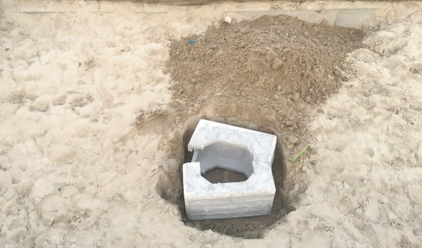 <p>Na flink scheppen en kwasten vonden de kleuters een schedel van een T-Rexx.</p>