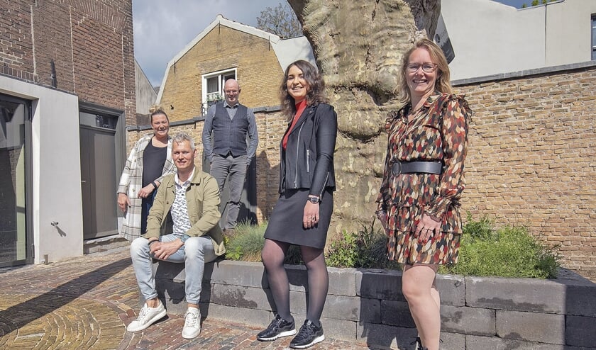 <p pstyle="BODY">De werkgroep v.l.n.r. Bianca Vos-Vlooswijk, Joost Middelman, Jeroen Harzing, Marie-Louise van Groeningen en Inge Janmaat.</p>