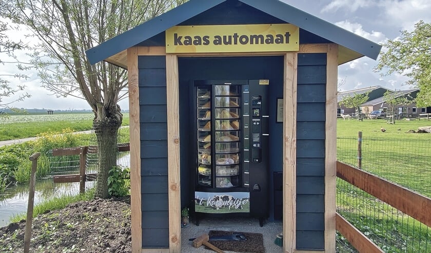 <p>De kaas automaat bij Doruvael op Blokland moet wekelijks bijgevuld worden. Er zijn ook borrelplankjes verkrijgbaar.</p>
