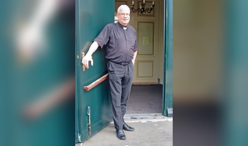 Pastoor van der Mee verlaat St. Barnabasparochie