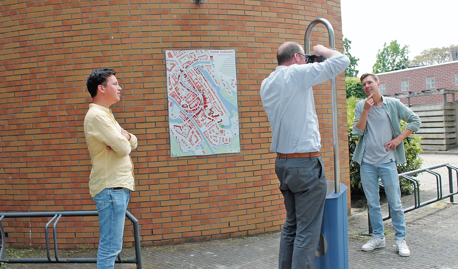 Rick Voel, wethouder Bas Lont en Jurjan Rietveld.