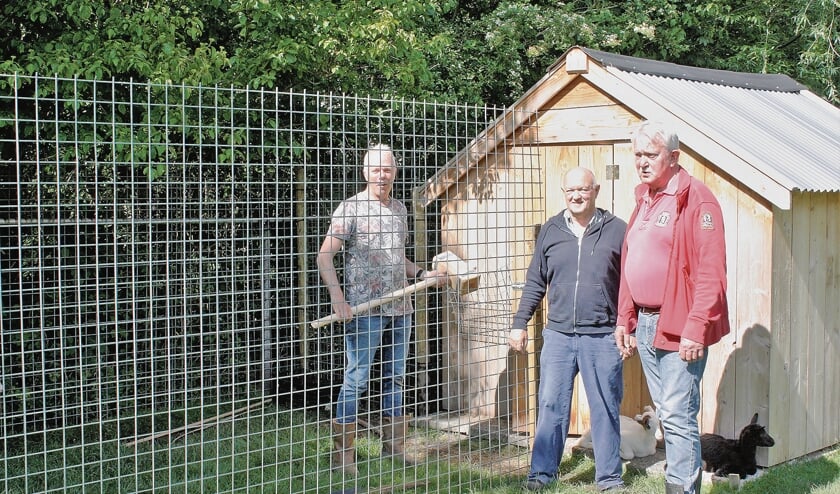 <p>Ronald de Ruijg, Harry Boere en Cor van den IJssel zijn drie van de tien vrijwilligers.</p>