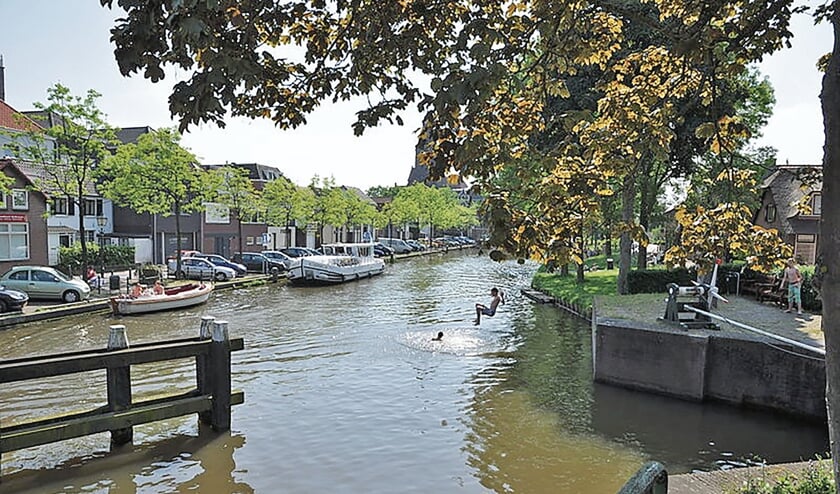 <p pstyle="BODY">Zwemmers op een zomerdag in Montfoort (bron Wikipedia, een onderwijsgek).</p>