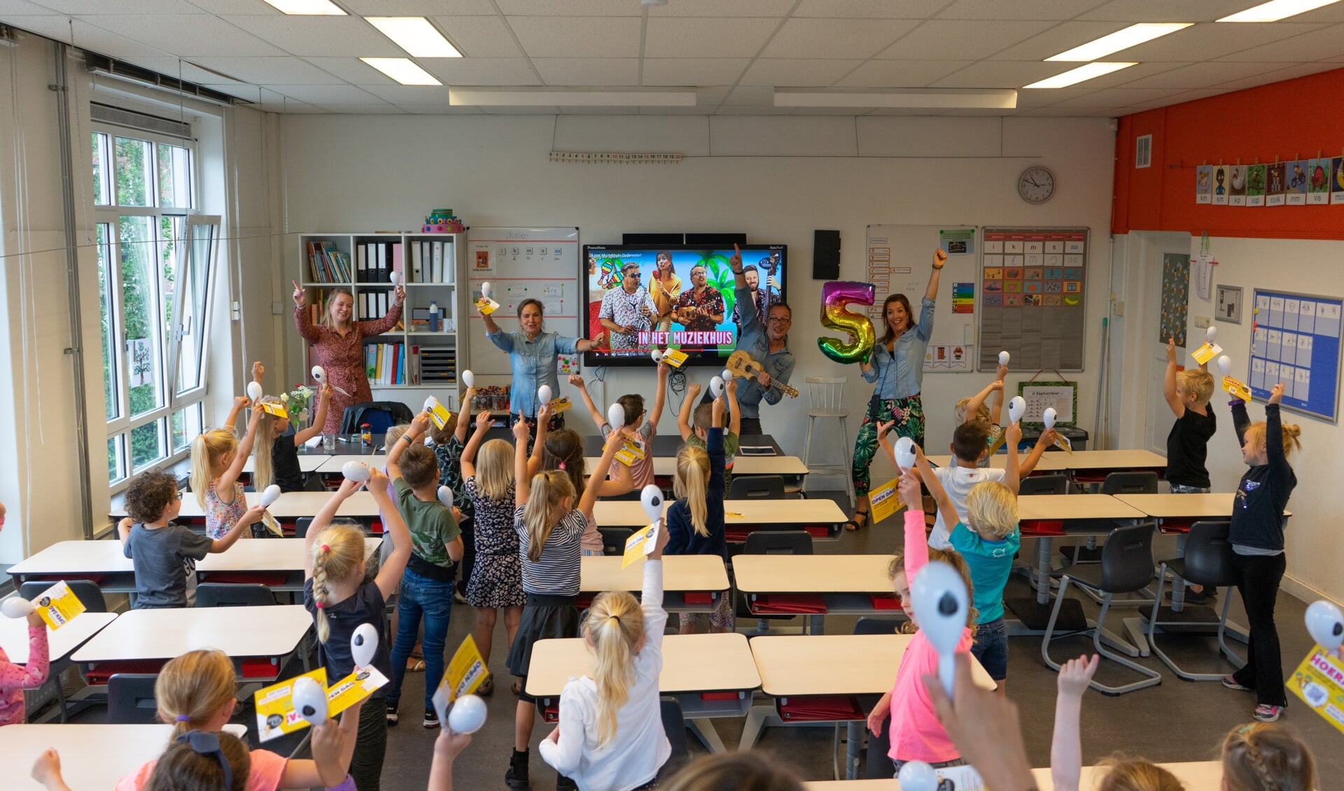 In de klassen werd gedanst en gezongen op het jubileumliedje, met bijbehorend filmpje van het Muziekhuis Oudewater op de melodie van de swingende Tequila Song.