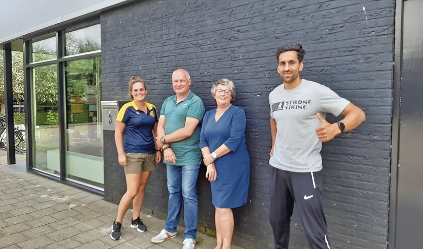 <p pstyle="BODY">V.l.n.r.: Demi Sweep (Oudewater Vitaal), John van Montfoort (bestuurslid loop vereniging LOGO), Ria Oostendorp (Vrienden van het Hospice Oudewater) en David Blankenburgh (van sportschool Richard Proost).</p>