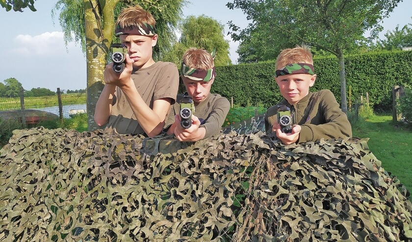 <p pstyle="BODY">Reyer Zwanenburg (links) met zijn twee broertjes.</p>