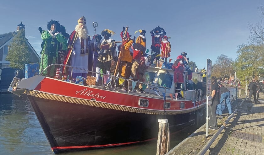 Sinterklaas en Pieten komen aan in Montfoort.