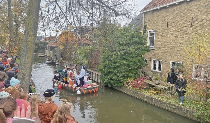 Daar komt de Sint aan.