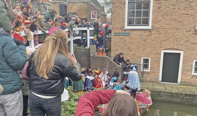 Iedereen wou een glimp van de Sint opvangen.