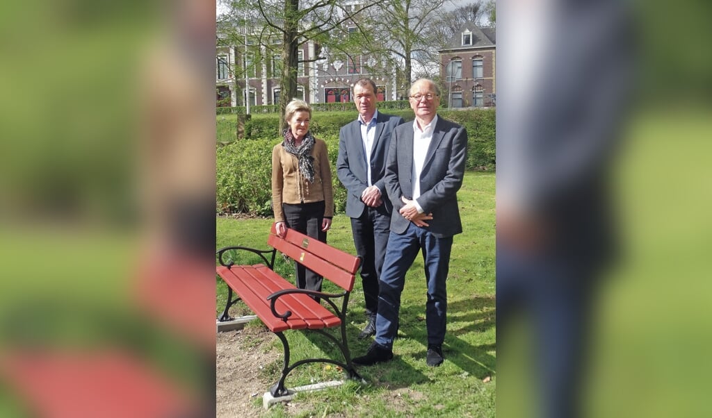 Het bestuur v.l.n.r.: Nelie Gerritsen,Peter Visser, en Harry van der Voet.