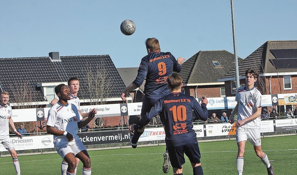 Christiaan Perrier maakte het de verdediging van FC Breukelen erg lastig.