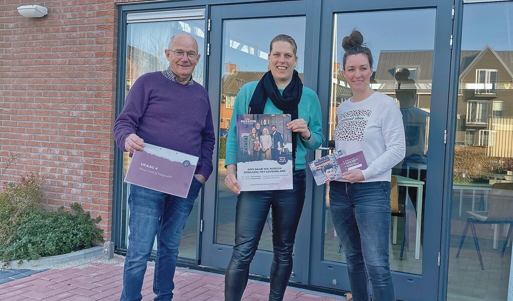Gerard Vendrig, Joke de Ruiter en Jessica Schinkel zijn druk met de organisatie van The Passion.