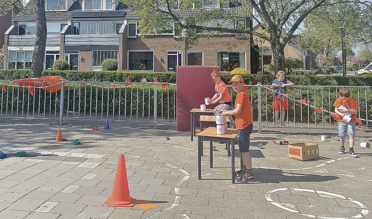 De kinderen genoten weer volop van diverse Oud Hollandse spelletjes.