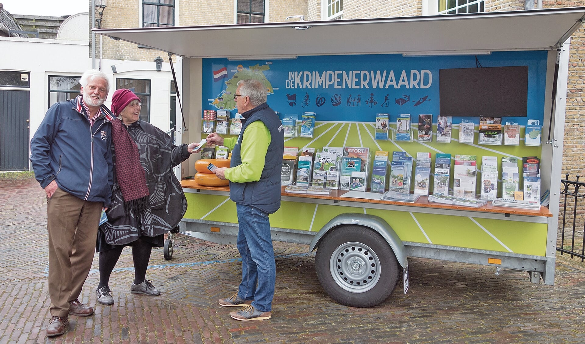 Verwelkoming door Klaas de Wit bij de promotiewagen van de Krimpenerwaard.