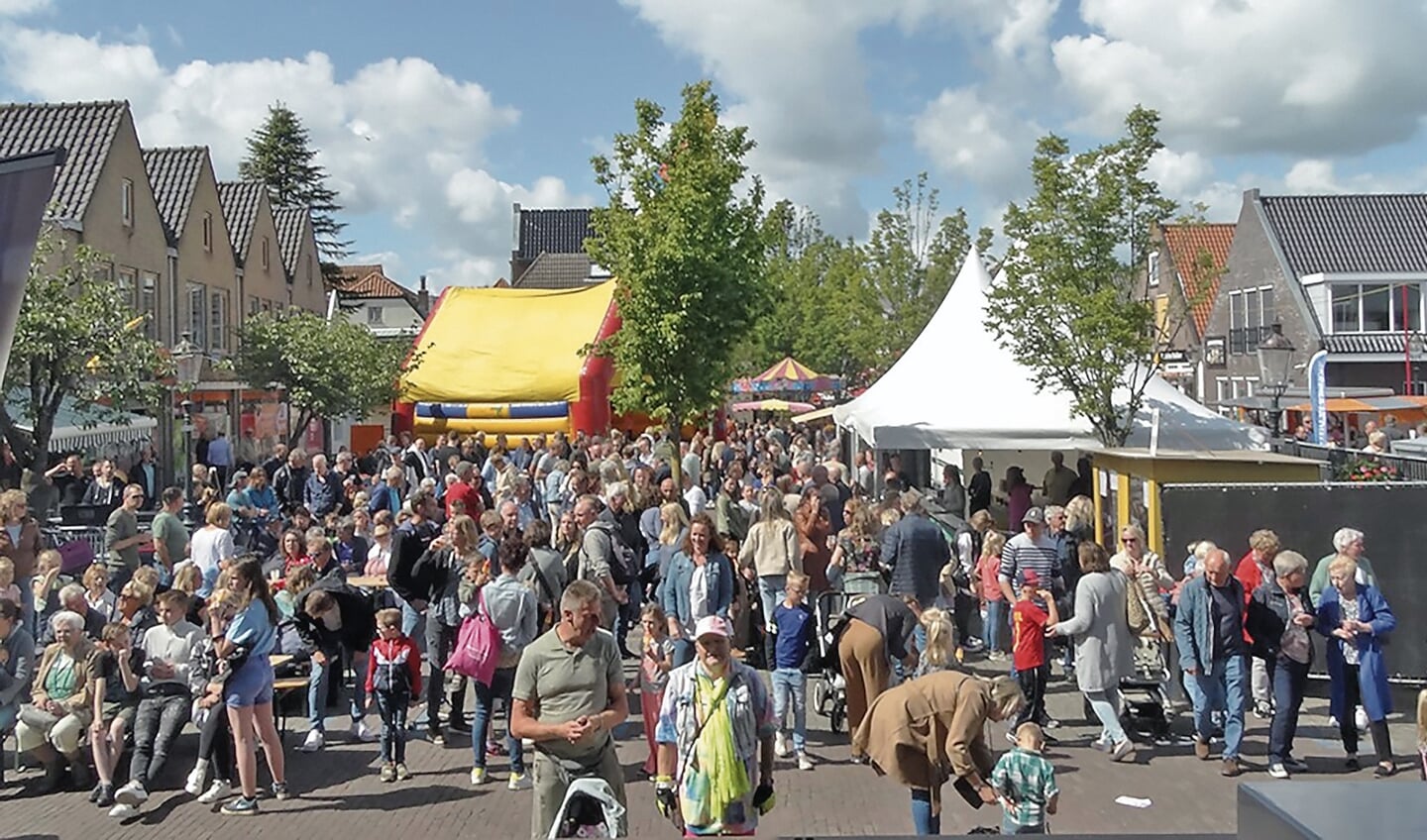 Havenplein druk bezocht.