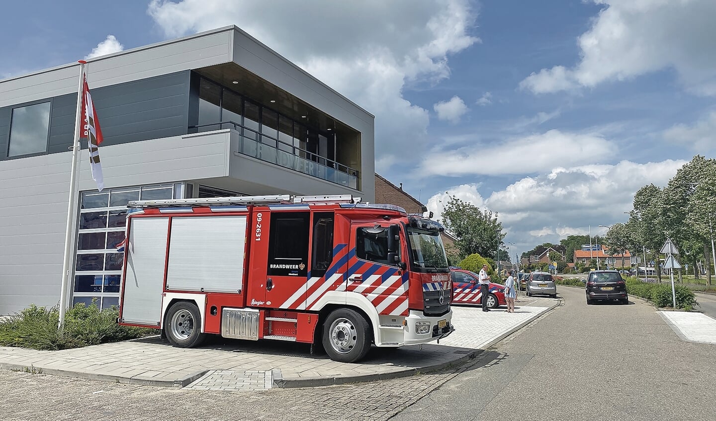 Bij de brandweerkazerne in Montfoort was het zaterdageen komen en gaan van brandweerauto's uit het hele land.