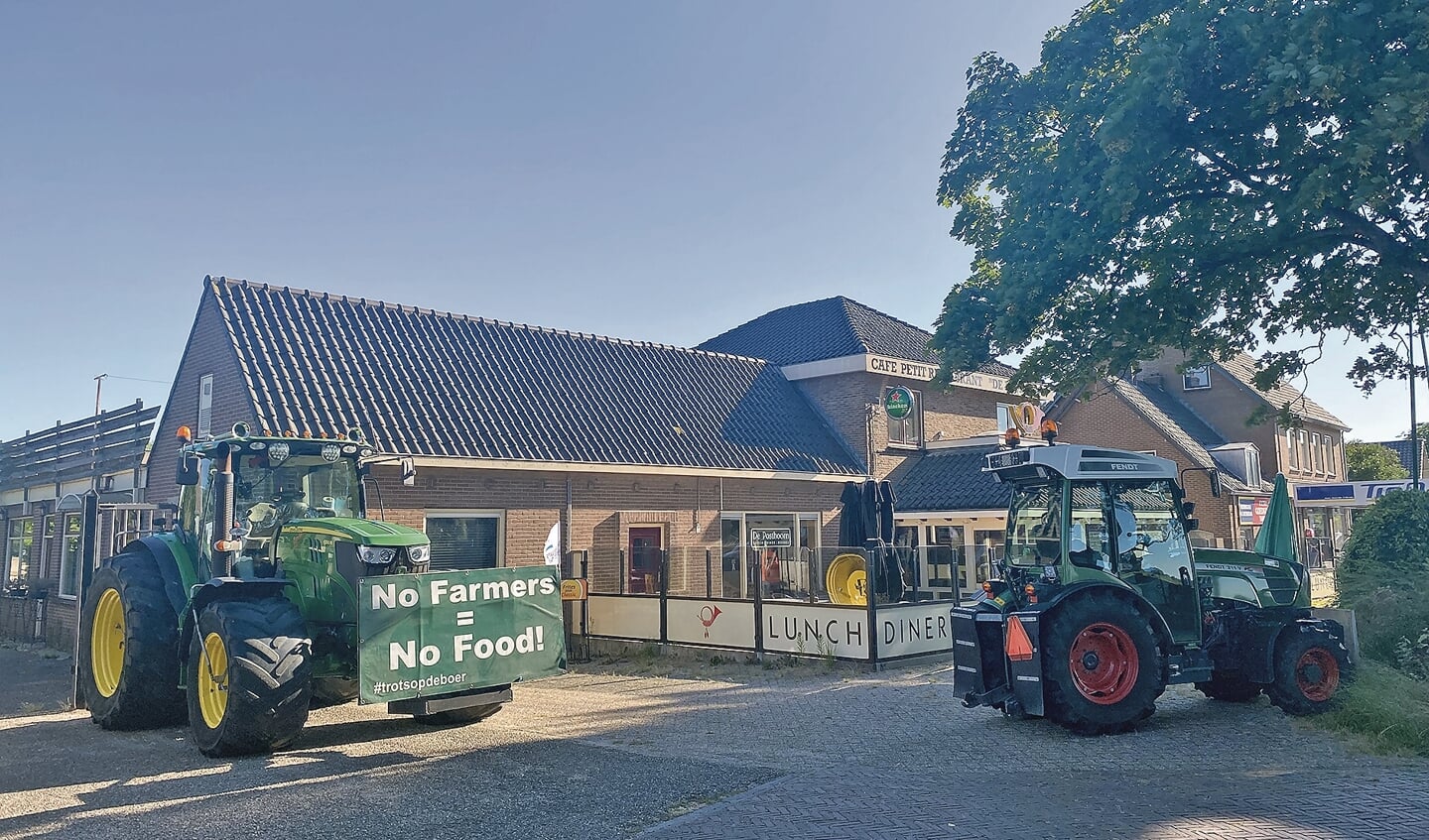 In Montfoort verzamelden de boeren zich na het protest bij de Posthoorn.