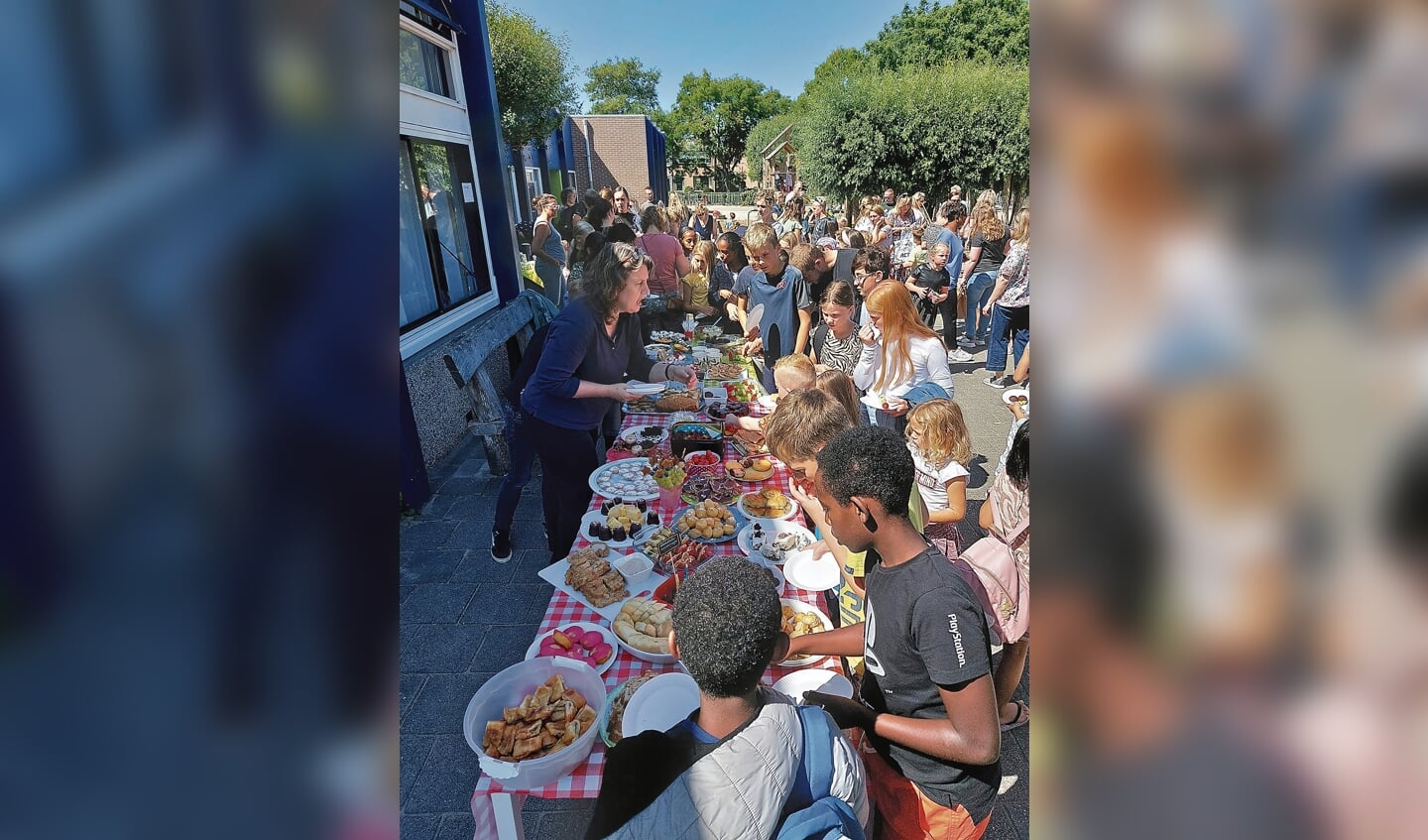 Bij de Graaf Jan van Montfoort school werd het schooljaar uitgeluid met een uitgebreide high tea voor ouders en kinderen
