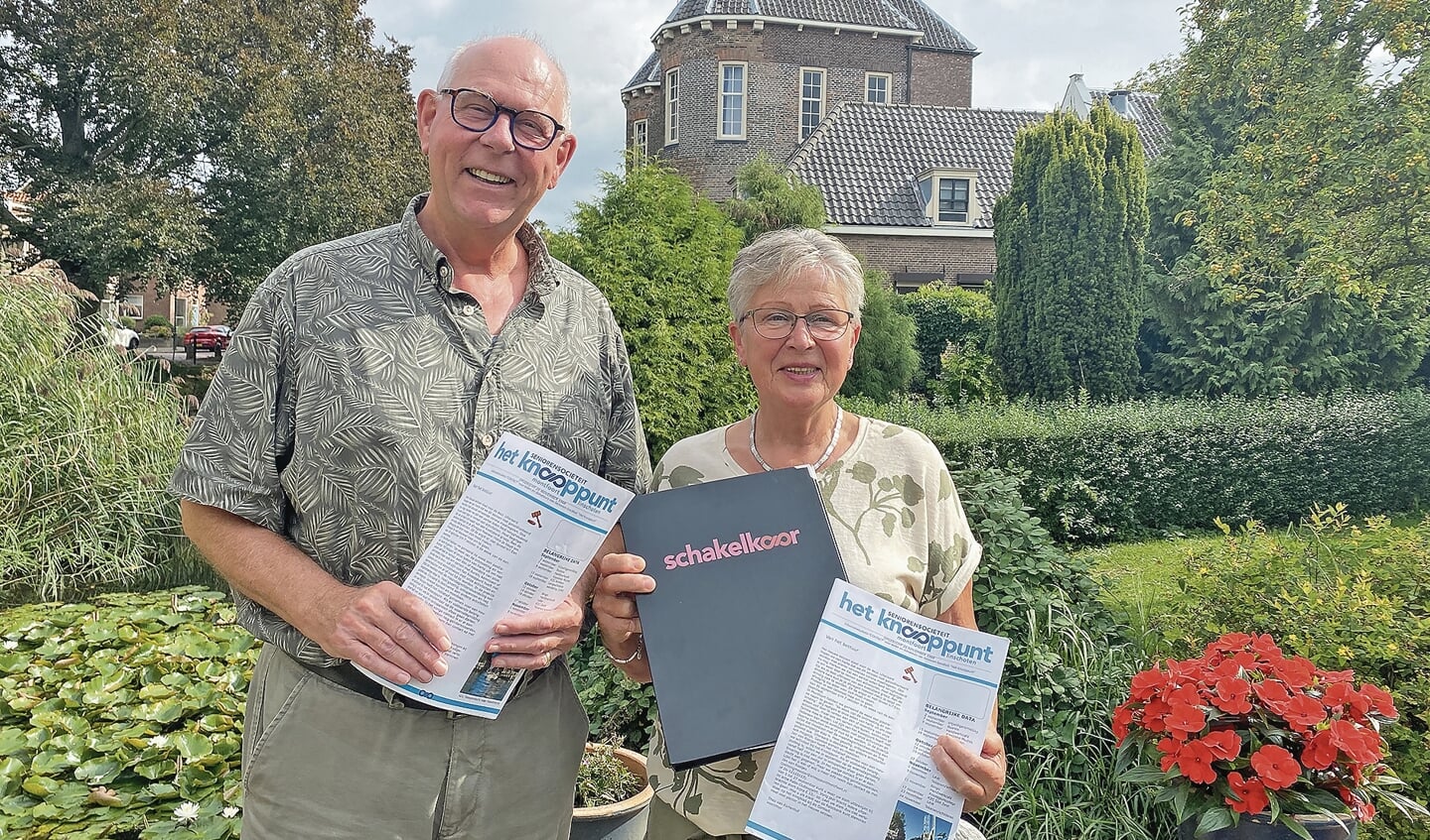 Voorzitter Theo van Kortenhof en bestuurslid Mariet Hoogenboom.