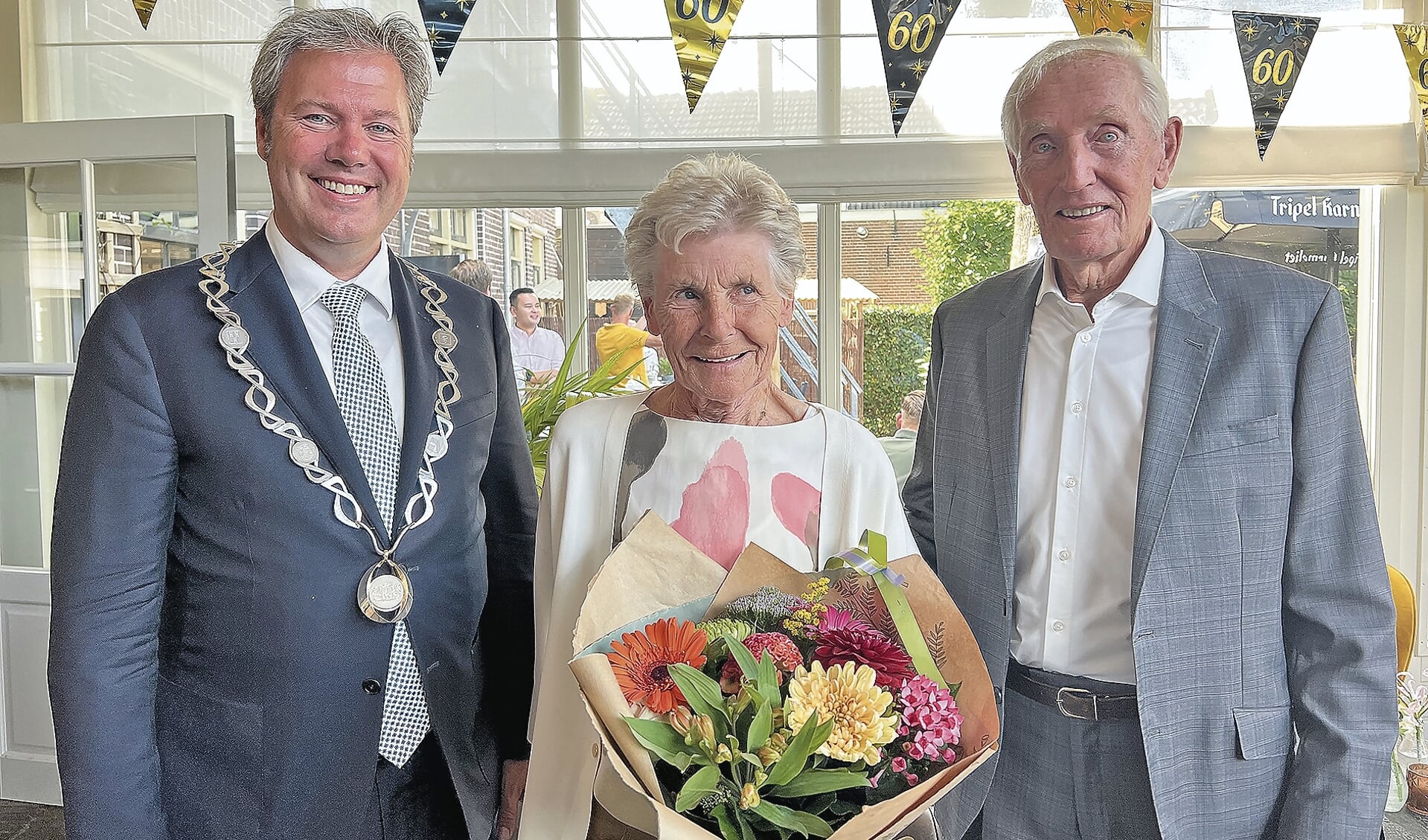 Echtpaar Sangers. Zij waren op 28 augustus 60 jaar getrouwd.