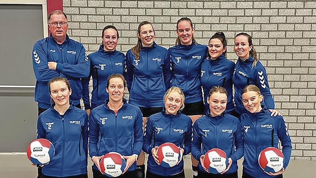 De Jupiter dames 1 volledig in het nieuw gehesendoor de nieuwe sponsor UMIA.