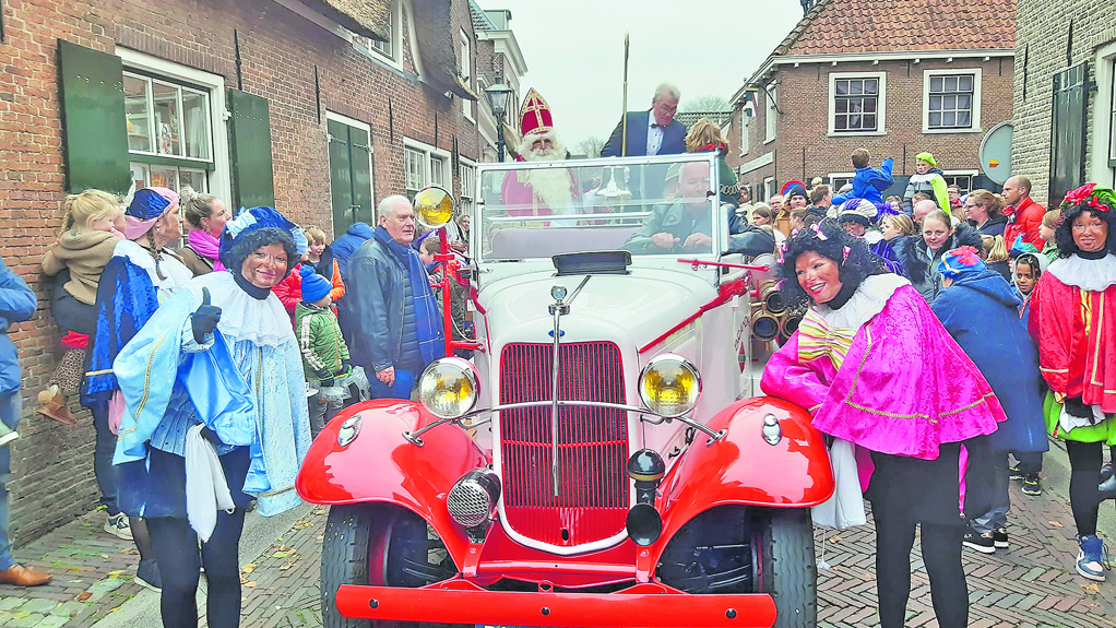 Sint in brandweerauto.