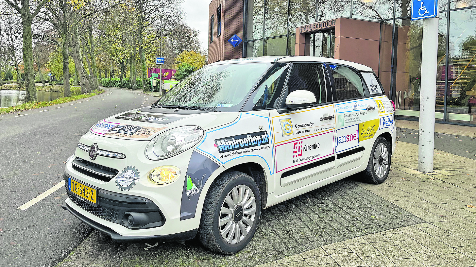 De vernieuwde auto voor vervoer naar de dagbesteding.