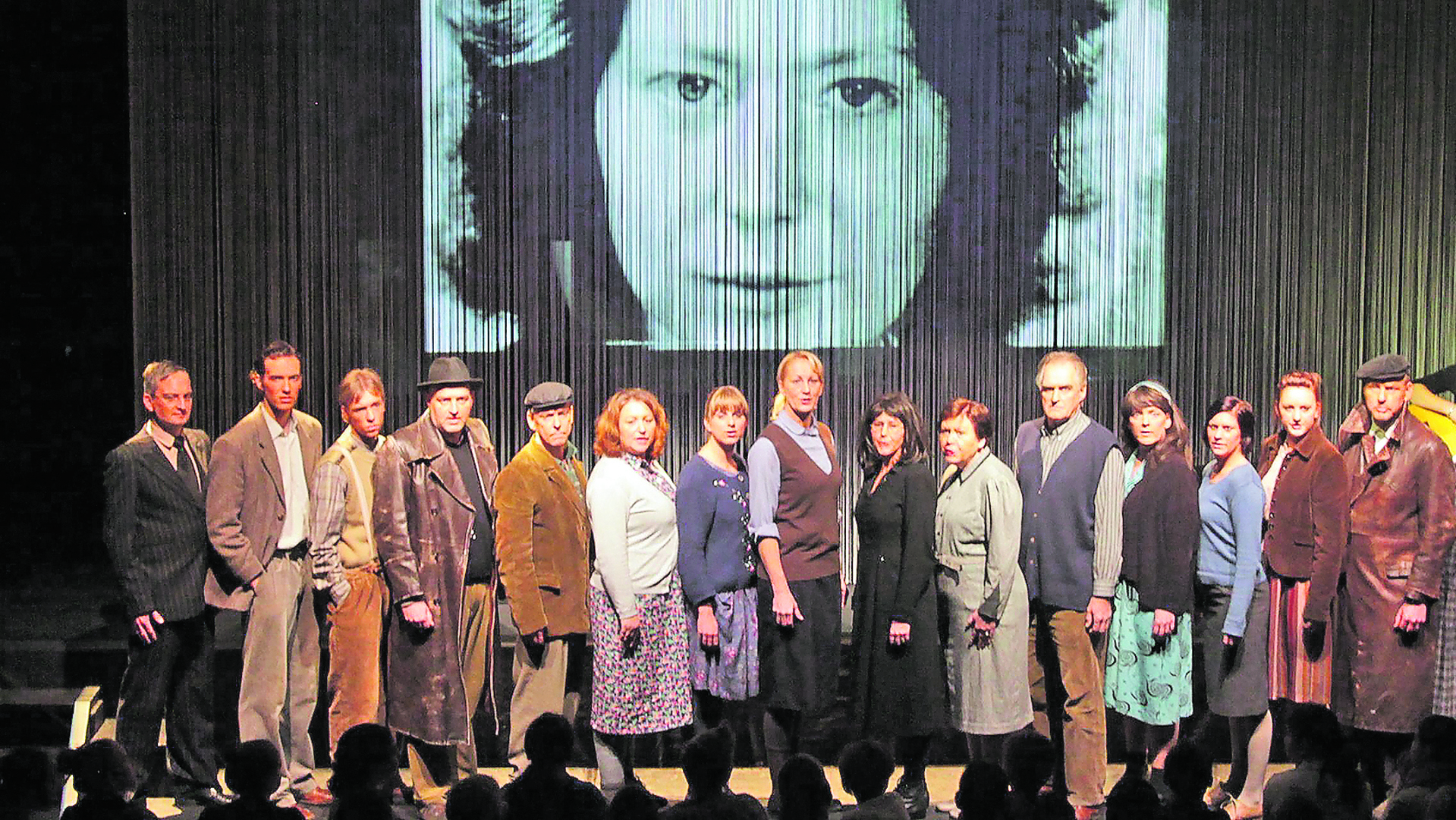 De cast van ‘Hannie Schaft’ uit 2012.