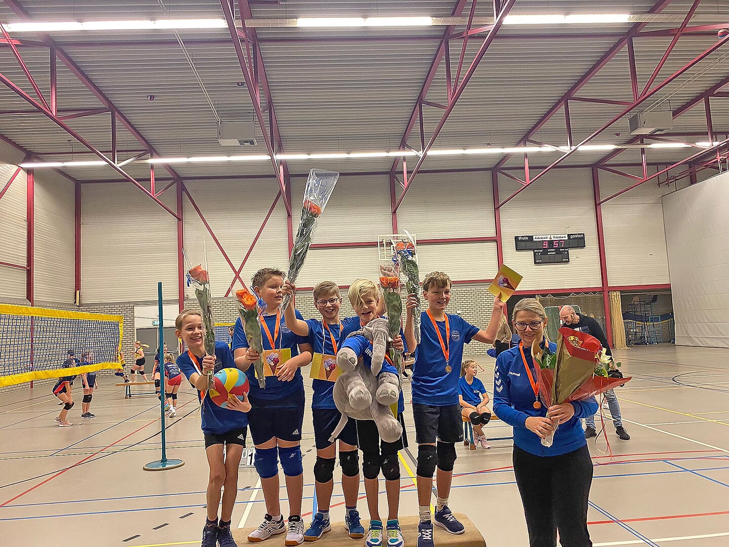 Kampioenen mini’s team N5-2v.l.n.r.: Floris van de Geer, Nick Mulder, Ruben van Dijk,Jack van ‘t Riet, Pepijn Kool en trainster Bianca te Poele.