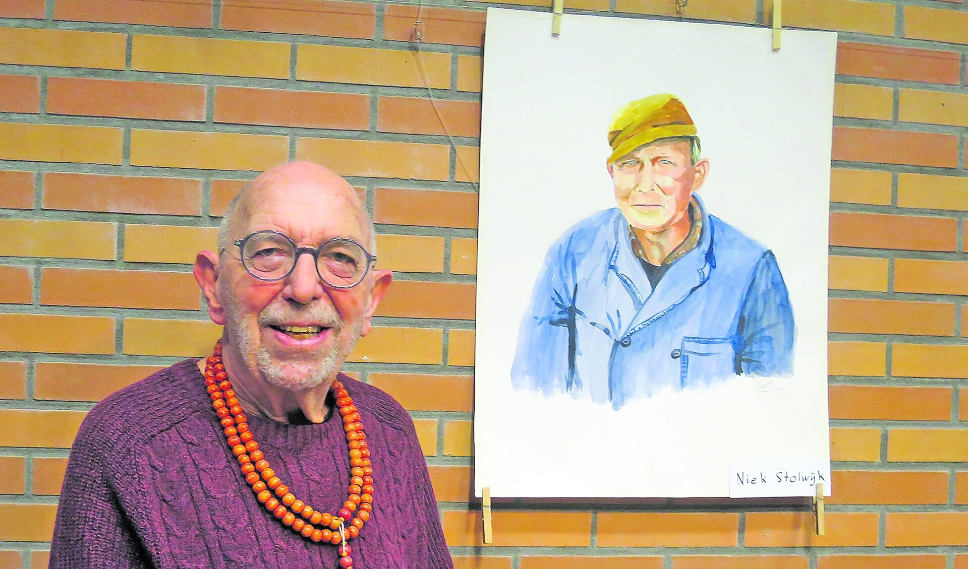 Cor van Someren bij het portret van Niek Stolwijk.