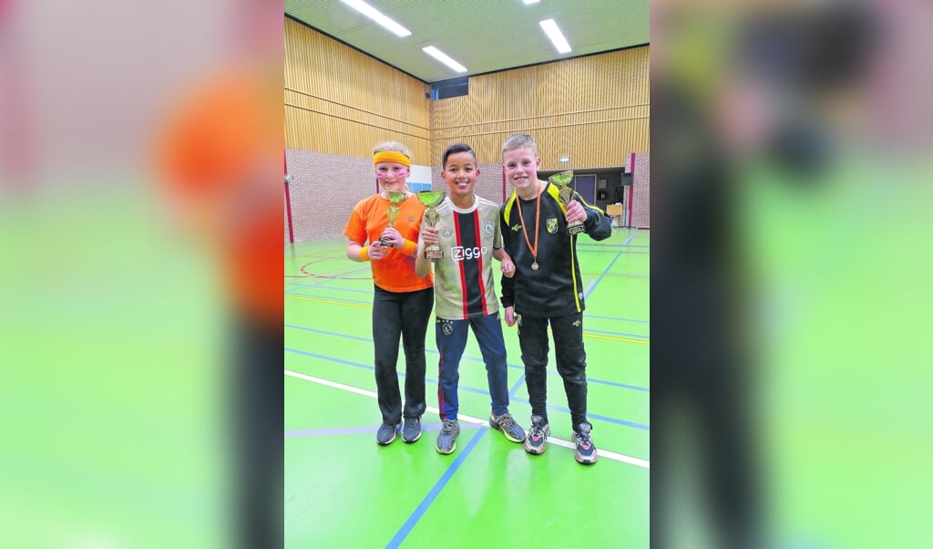 De drie beste kandidaten van De Alleskunner,met in het midden de winnaar.