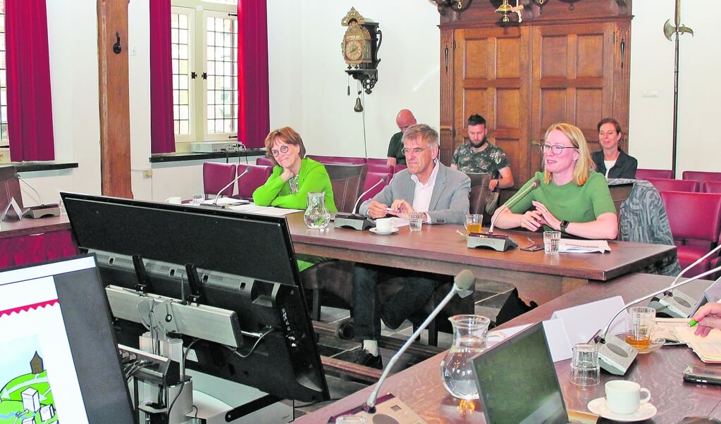 Van links naar recht: Joyce Jacobs, Adri van Montfoort, Wietske Tideman.