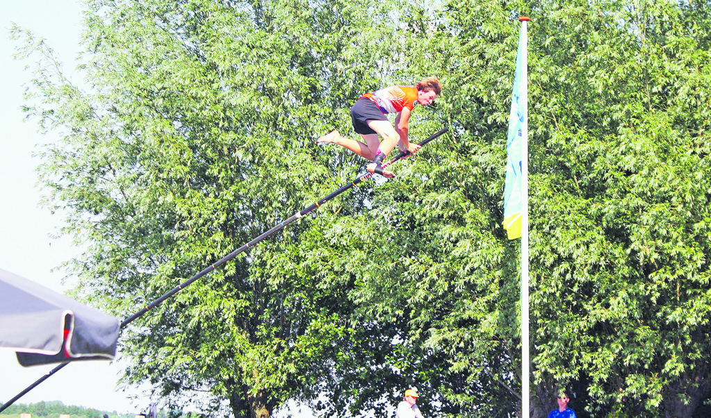 Reinier Overbeek in volle vlucht naar ruim 20 meter.