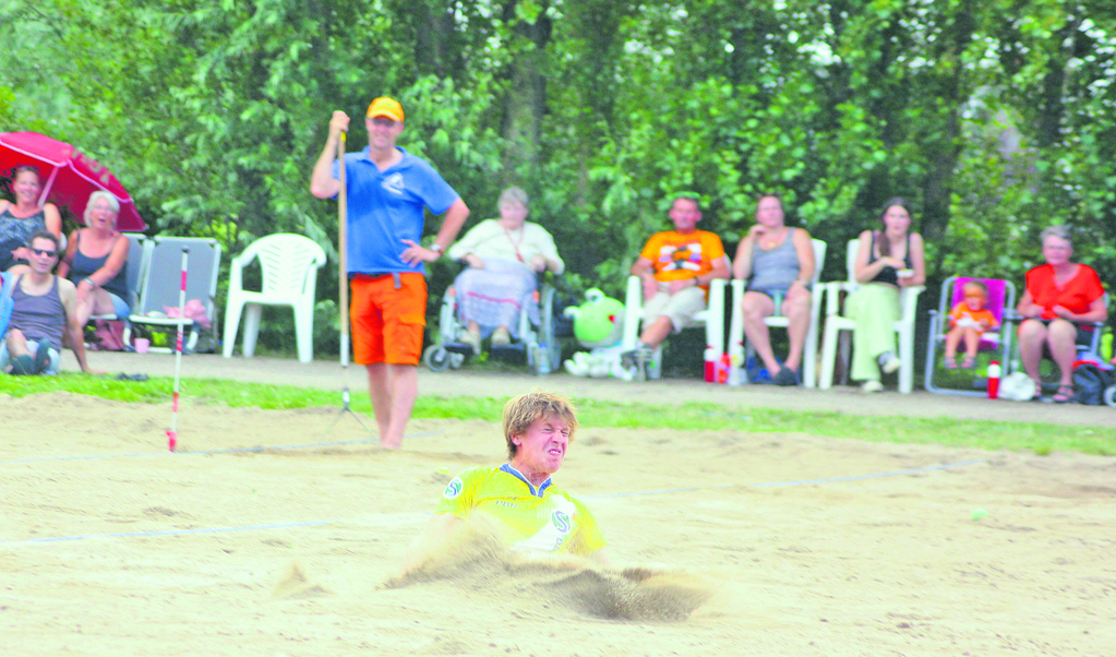 Reinier Overbeek. Bijna kopje onder in het …. zand.