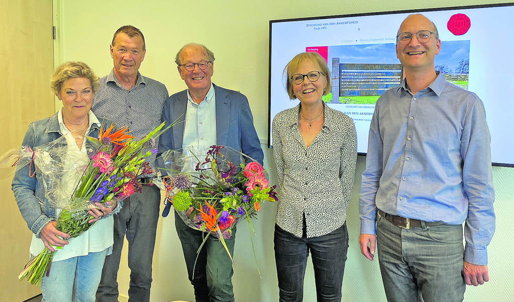 Bij het afscheid, v.l.n.r.: Nelie Gerritsen, Peter Visser, Harry van der Voet, Margo van Eijnsbergen en Gijs van der Voet.