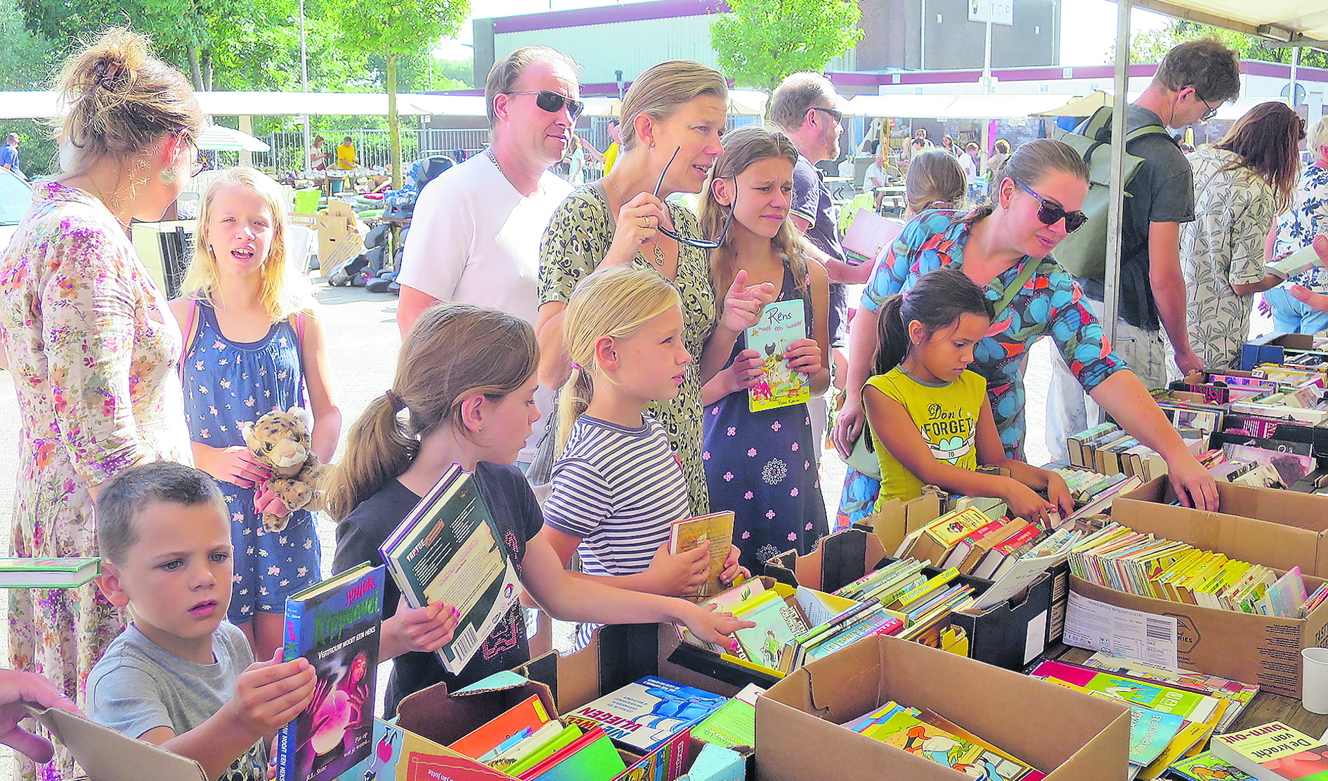 Er was veel belangstelling voor de boekenstand.