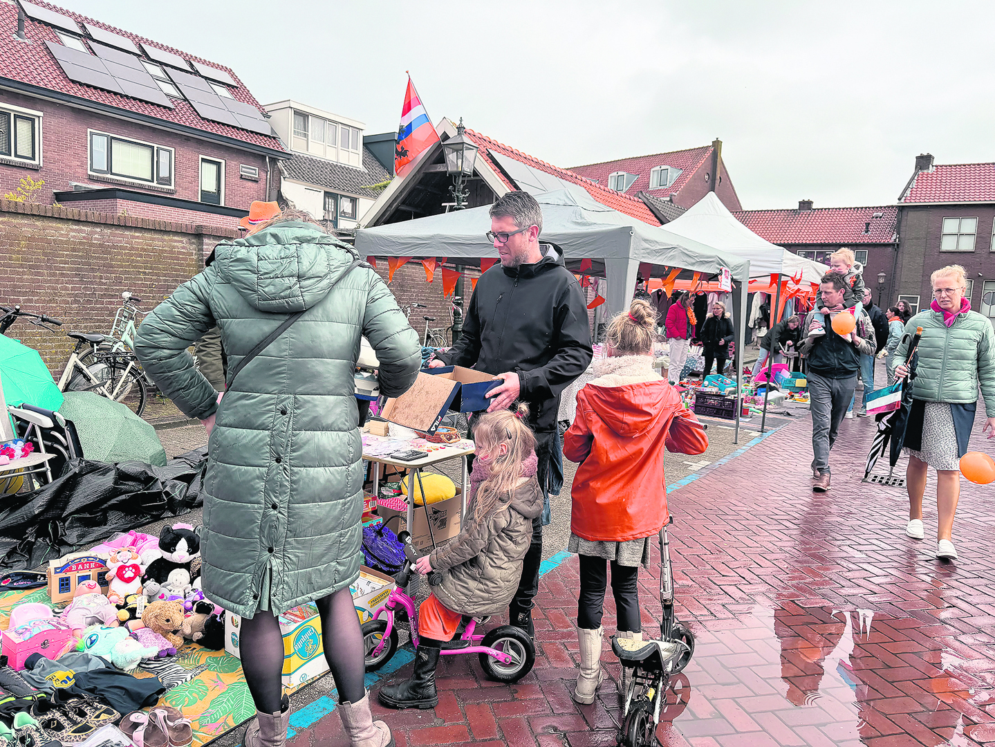 De kleedjesmarkt viel gelukkig niet helemaal in het water.