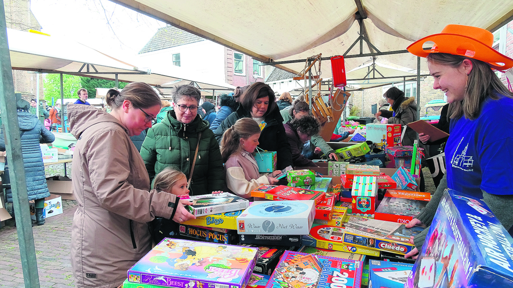 Er werden veel spelletjes en puzzels verkocht.