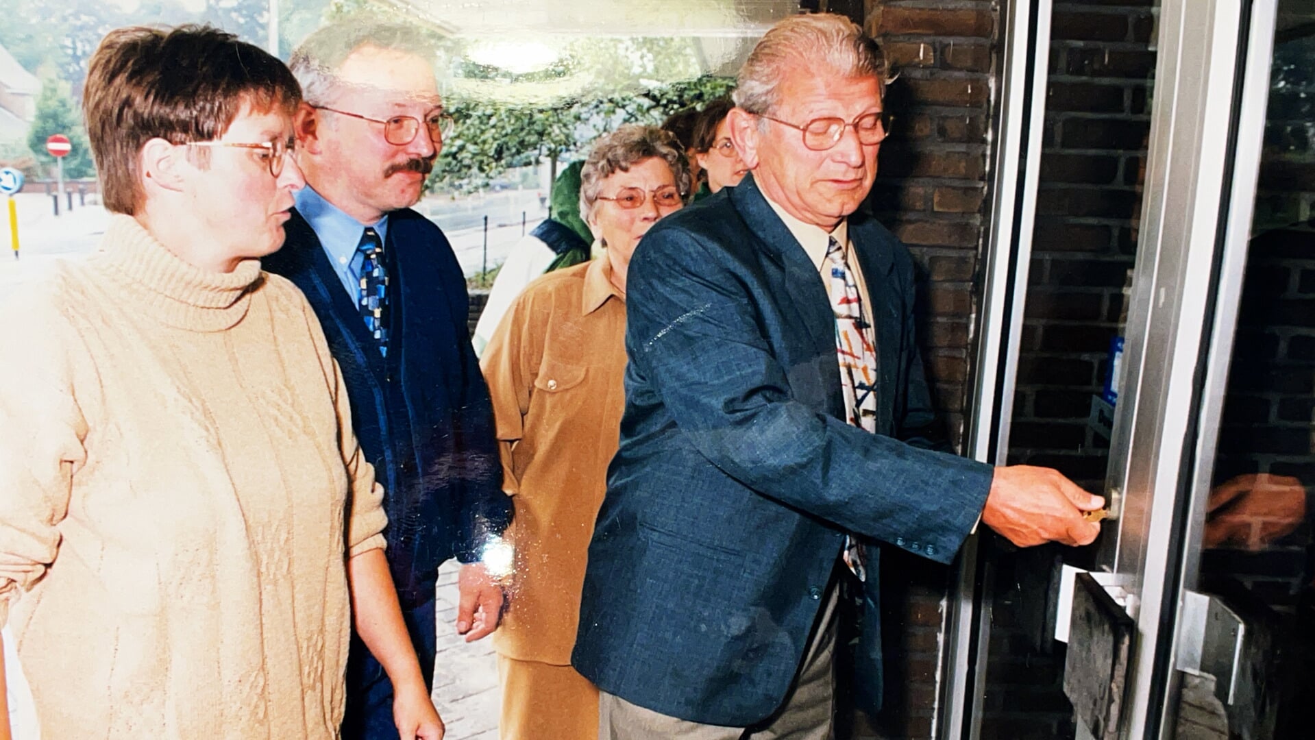 Marcels ouders Geert en Fiene openen de winkel aan de Goorsestraat in 1998