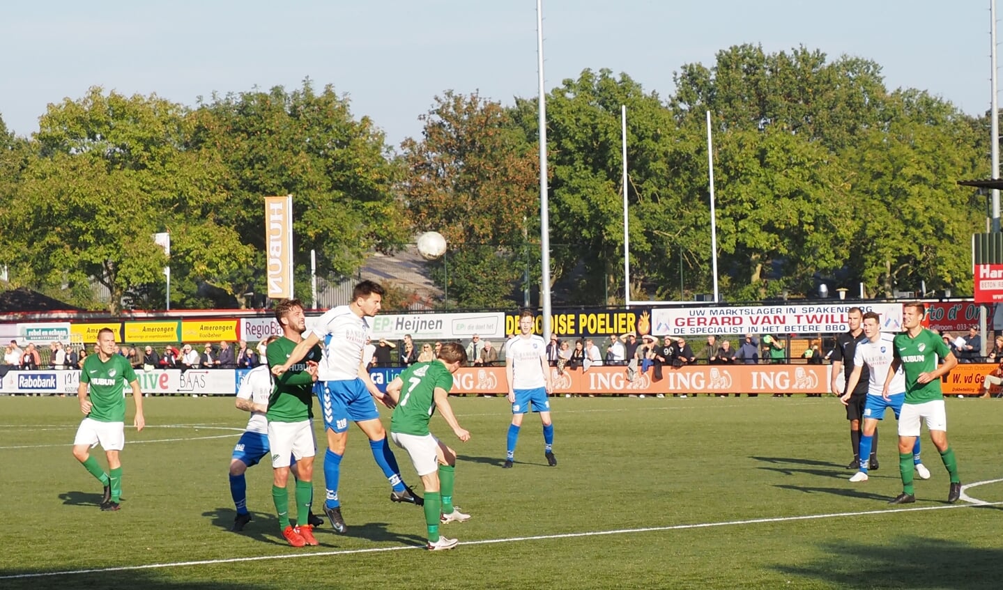 Urk in de aanval tijdens de uitwedstrijd tegen Eemdijk die eindigde in 2-2.